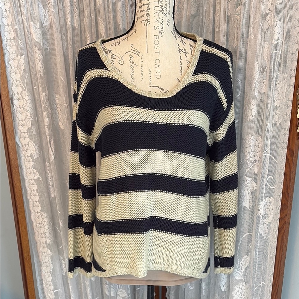 Quinn Blue and Cream knit Crew Neck Sweater